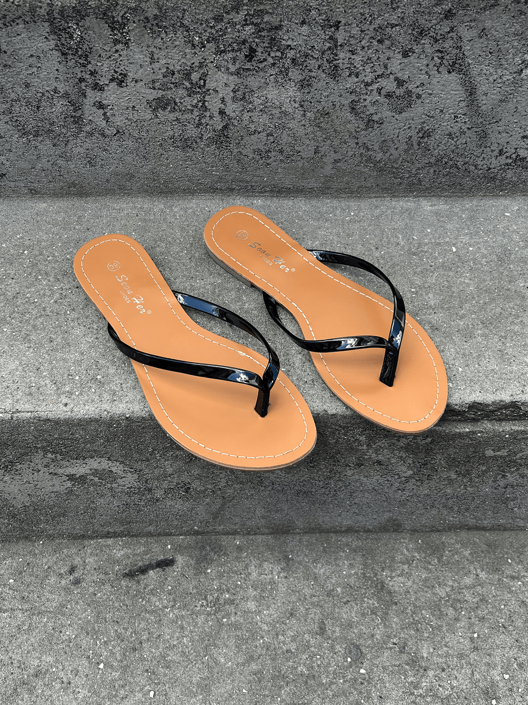 Harper Flip Flop Sandal - Black