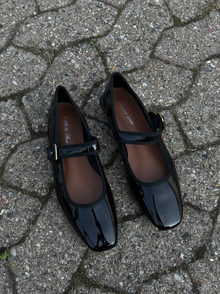 Line Ballerina - Black