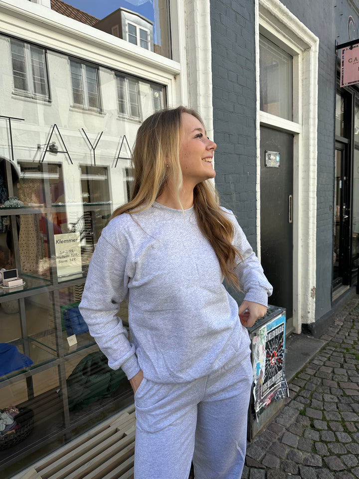 Preloved Crewneck Sweatshirt, Fruit Of the Loom - Grey