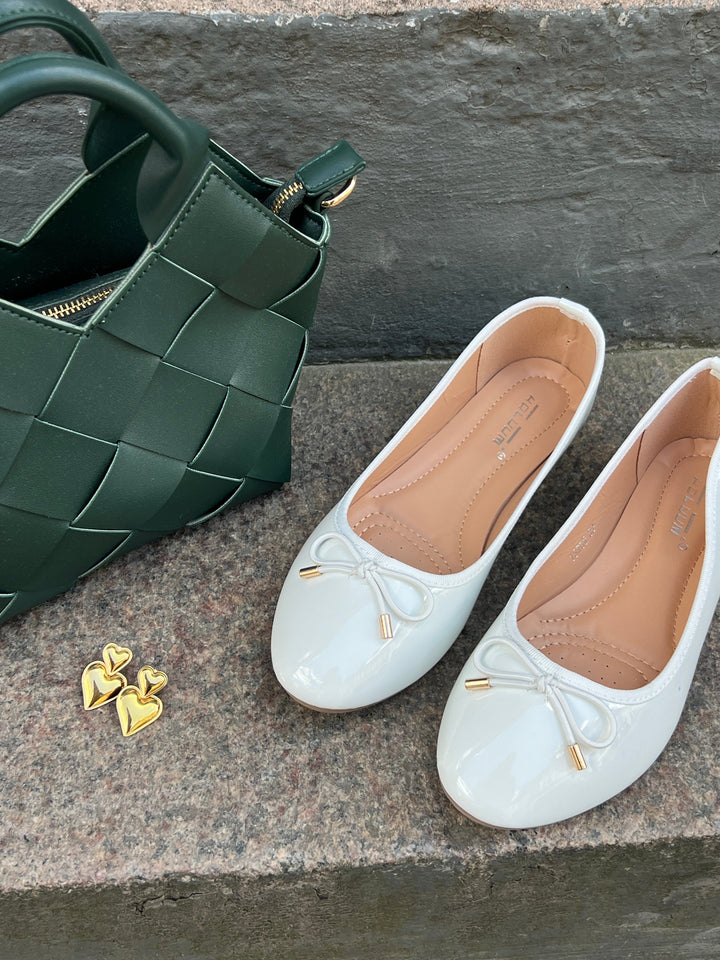 Preloved Sarah Shiny Ballerina - White