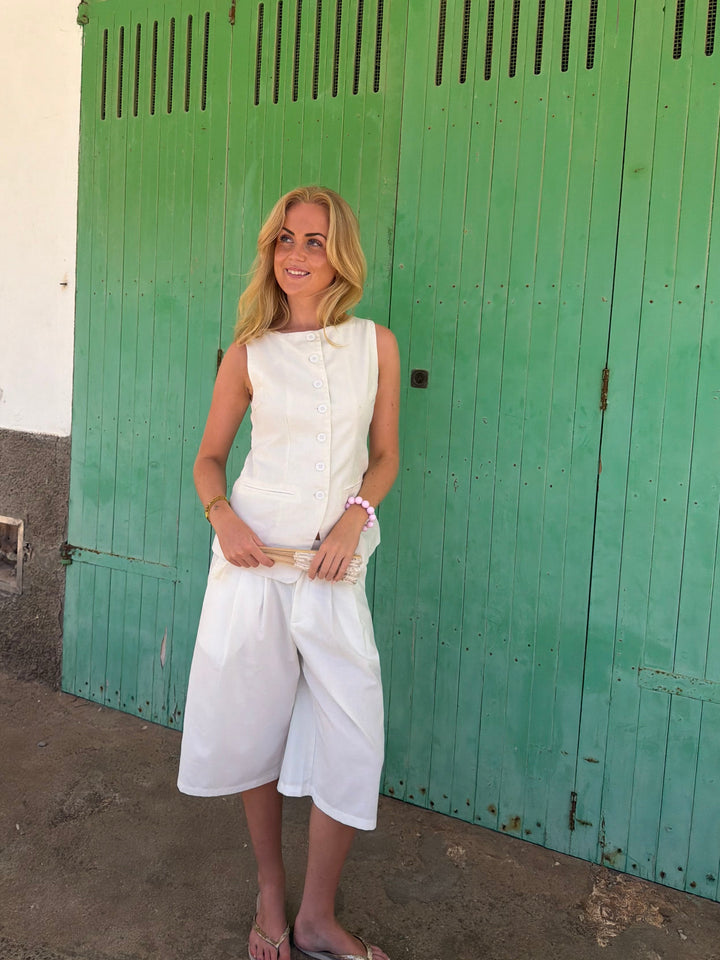 Nora Linen Bermuda Shorts - White