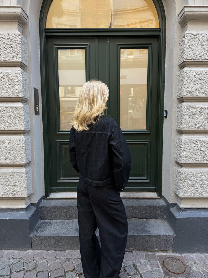 Alberte Barrel Denim Jeans - Black