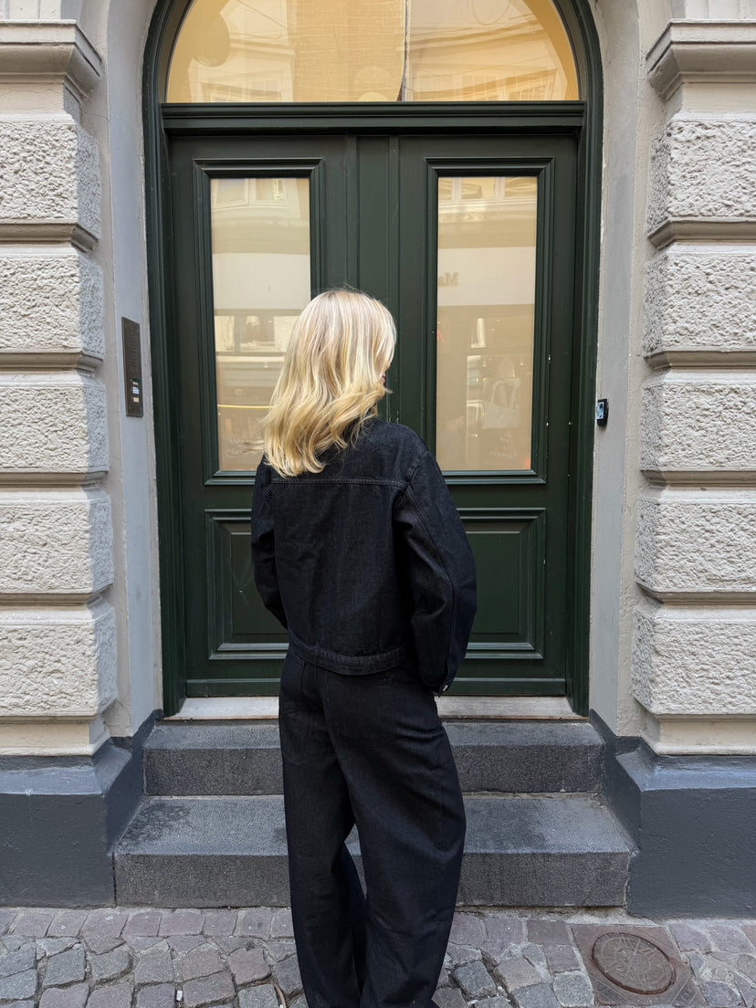 Alberte Barrel Denim Jeans - Black