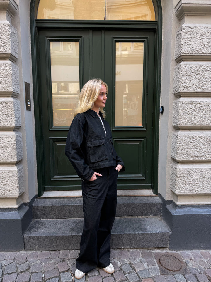 Alberte Barrel Denim Jeans - Black