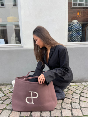Vilma Tote Bag XL - Dark Brown Mini Logo