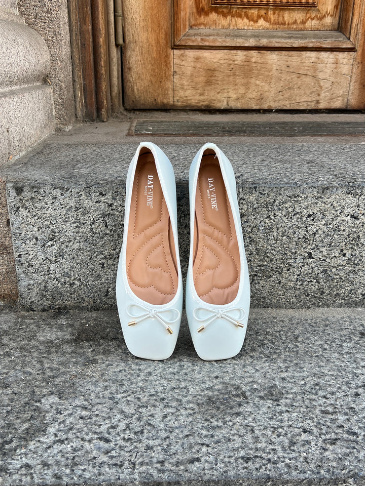 Vera Shiny Ballerina - White
