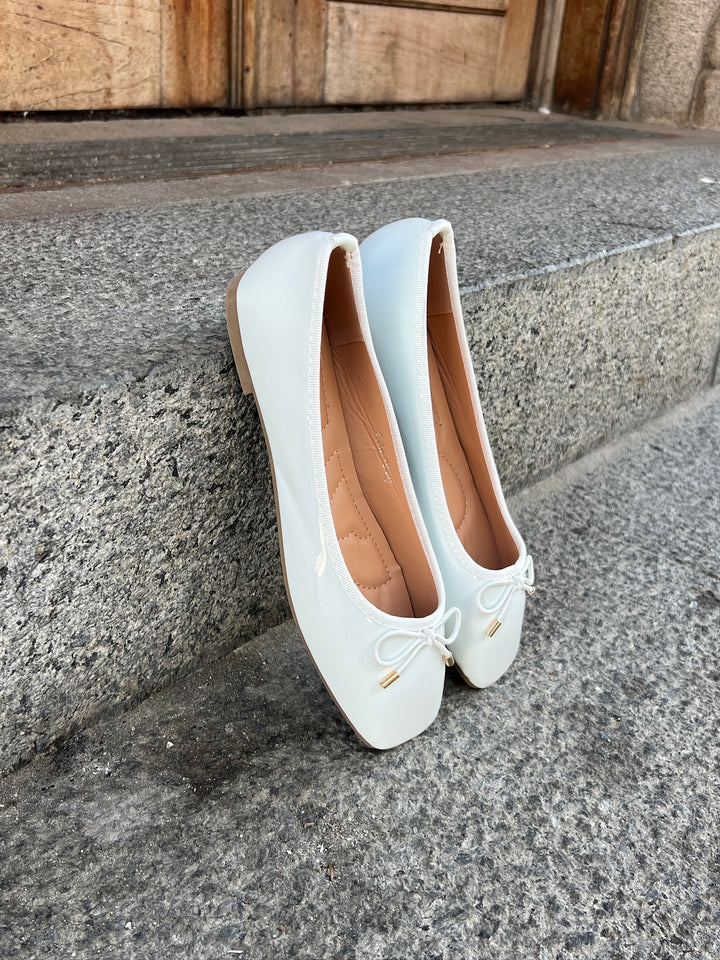 Vera Shiny Ballerina - White
