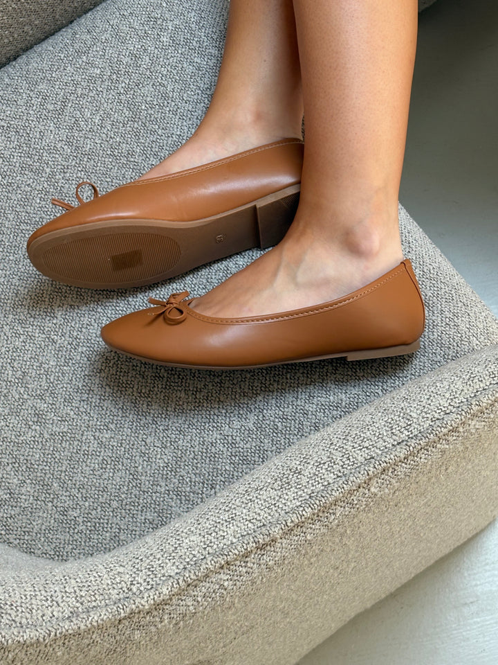 Dora Bow Ballerina - Camel