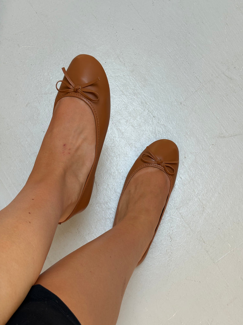 Dora Bow Ballerina - Camel