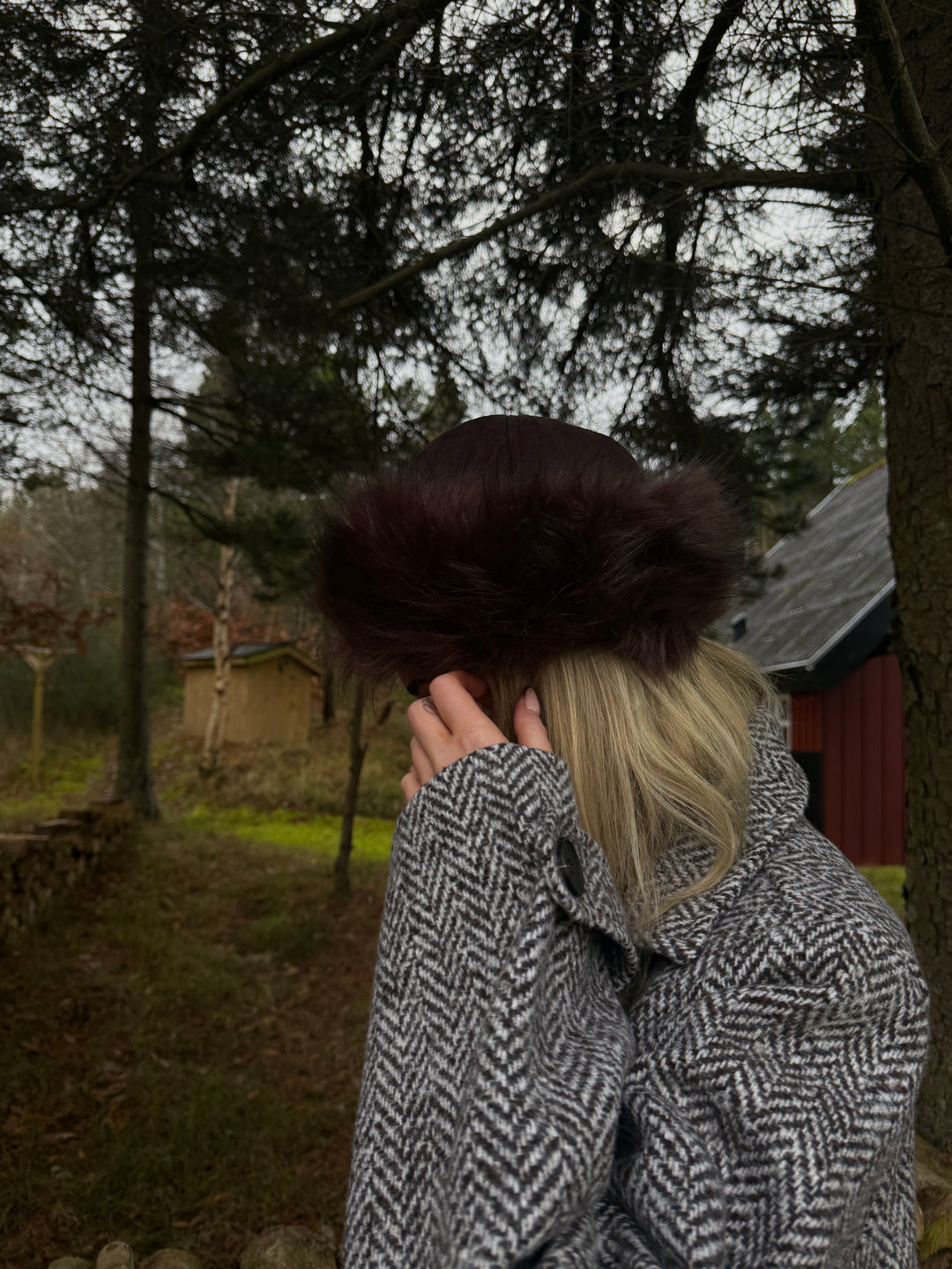 Agnete Shearling Hat - Dark Brown