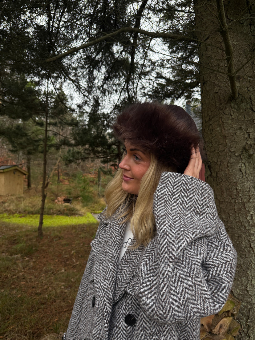 Agnete Shearling Hat - Dark Brown