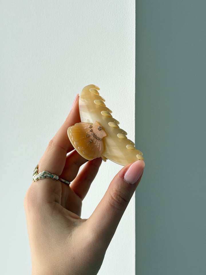 Astrid Shell Hairclip - Yellow