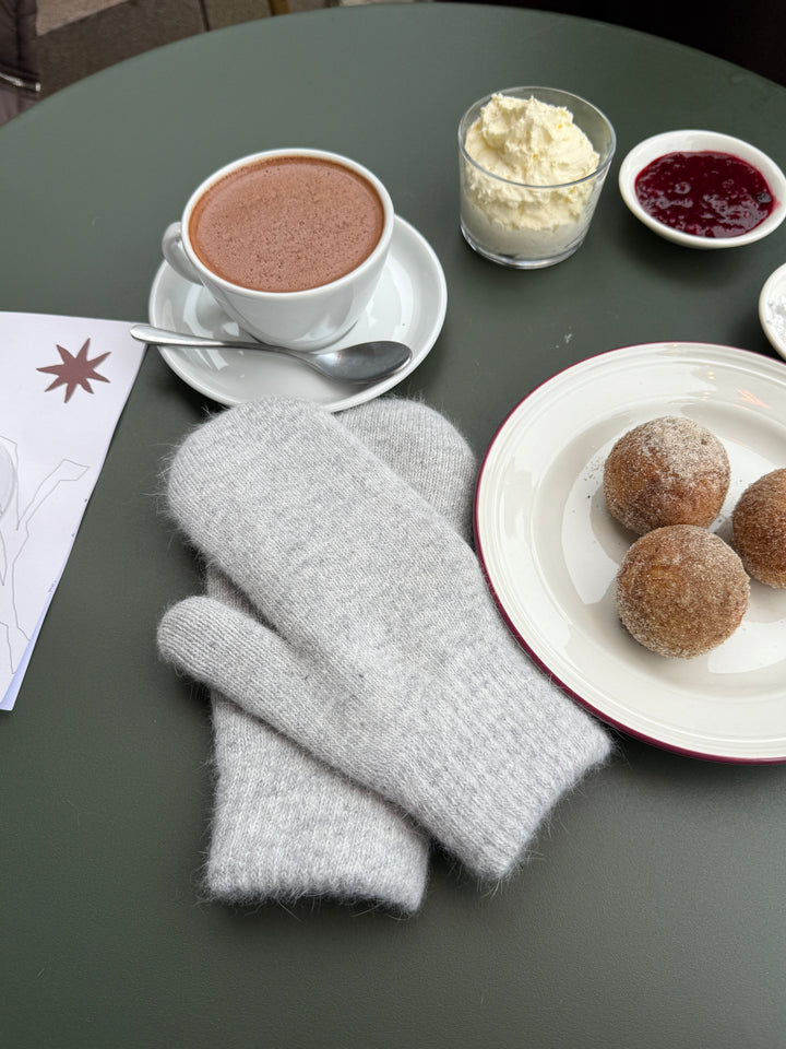 Lola Gloves - Light Grey