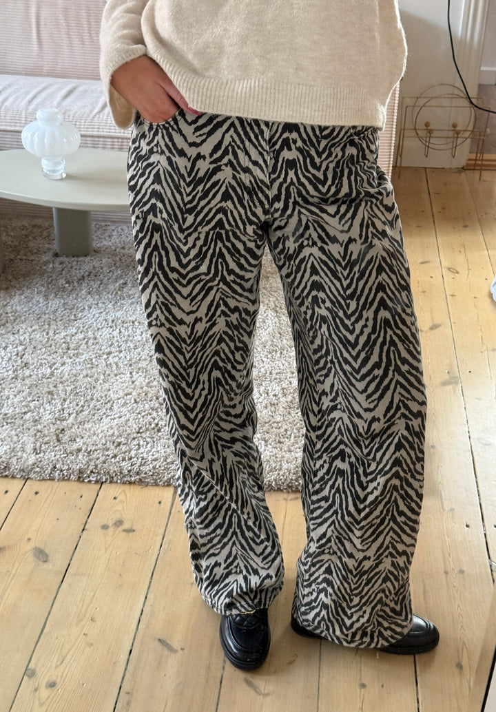 Preloved Luna Washed Denim Jeans - Zebra