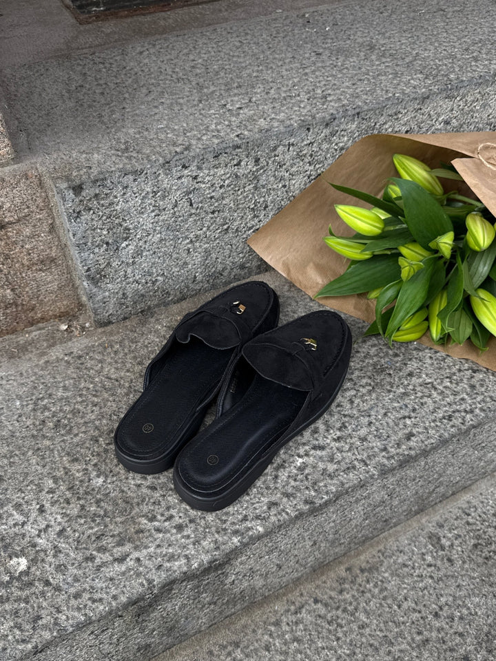 Iben Slip-on Mule - Black